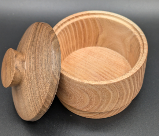 Holzdose aus Gleditschie & amerikanischem Nussbaum